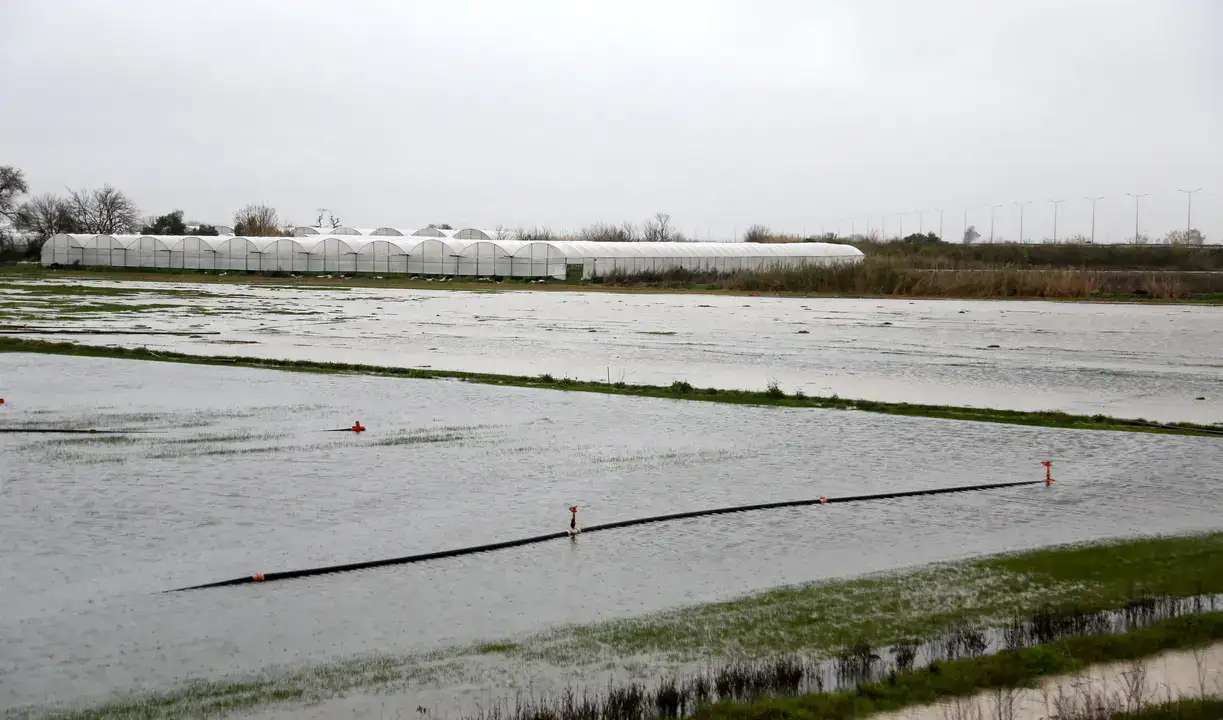Antalya'da 40 Günlük Yağmur 4 Saatte Yağıyor! 4
